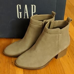 Gap Genuine suede booties